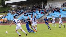 DRTIVÉ VÍTĚZSTVÍ. Varnsdorf (v modrém) doma porazil Znojmo 7:1.