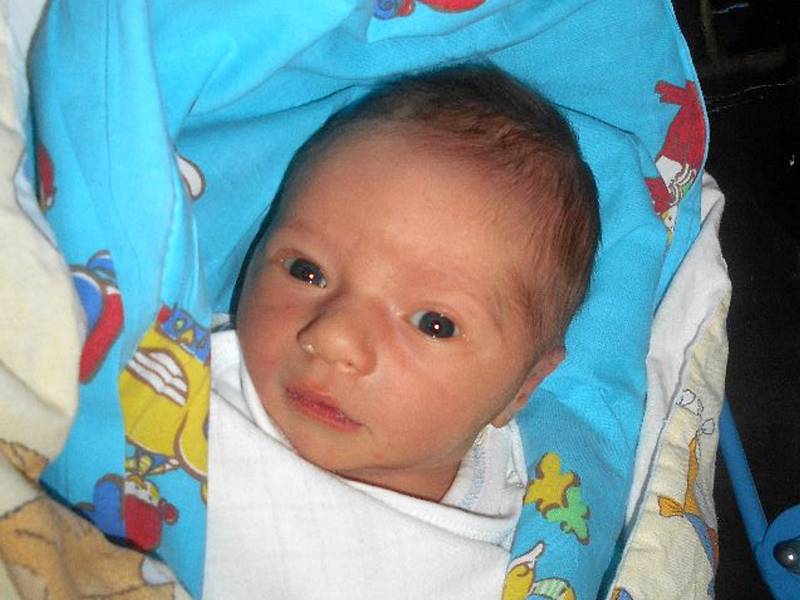 Tobiášek Beneš se narodil Veronice Benešové z Děčína 13. listopadu ve 12.14 v děčínské porodnici. Měřil 51 cm a vážil 3,1 kg.