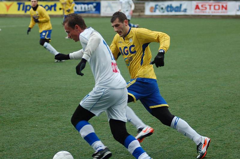 DEBAKL. V prvním utkání děčínské skupiny TL porazily Teplice Armu vysoko 8:0.