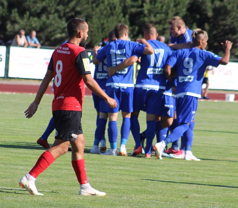 VARNSDORF (v modrém) doma hostil MAS Táborsko.