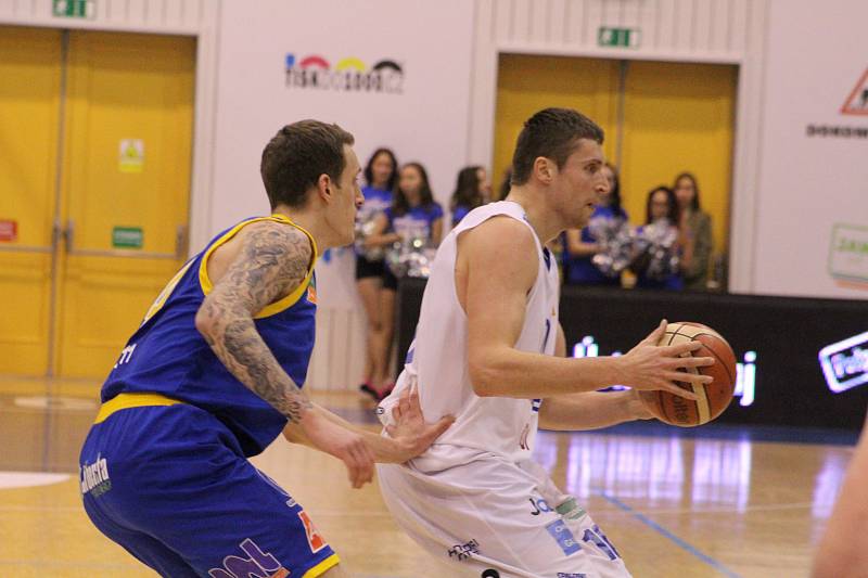 DERBY. Děčínští basketbalisté přivítali Ústí nad Labem.