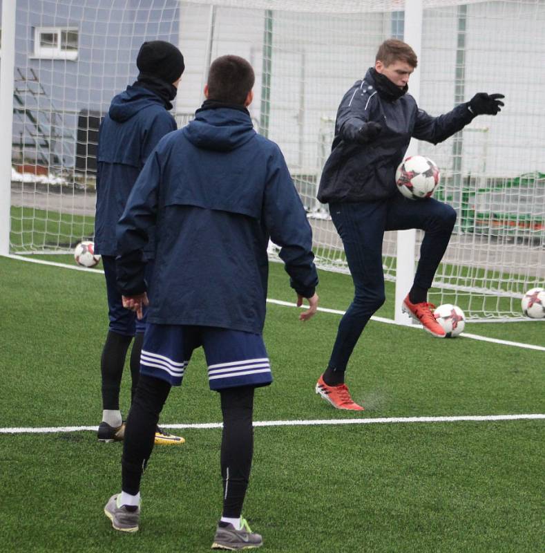 PRVNÍ TRÉNINK. Fotbalisté Varnsdorfu zahájili zimní přípravu na jarní část druhé ligy.