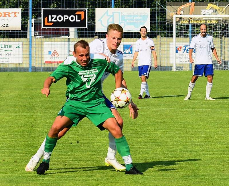 PRVNÍ BODY. Fotbalisté Vilémova (v zeleném) doma porazili Libiš 2:1.