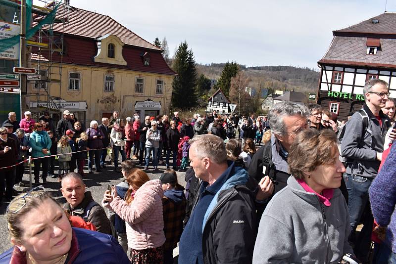 Mikulášovicemi projela velikonoční jízda