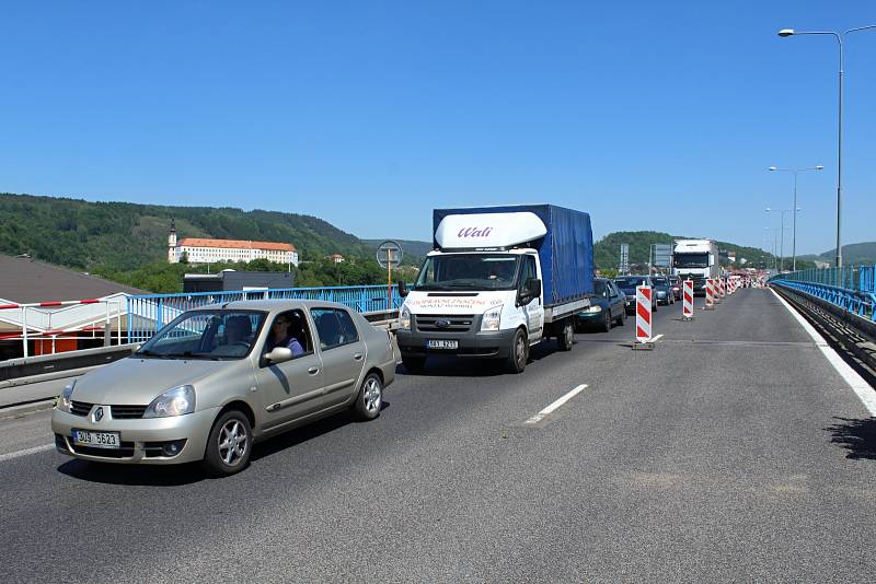 Dopravní situace je v Děčíně kvůli řadě uzavírek velmi komplikovaná.