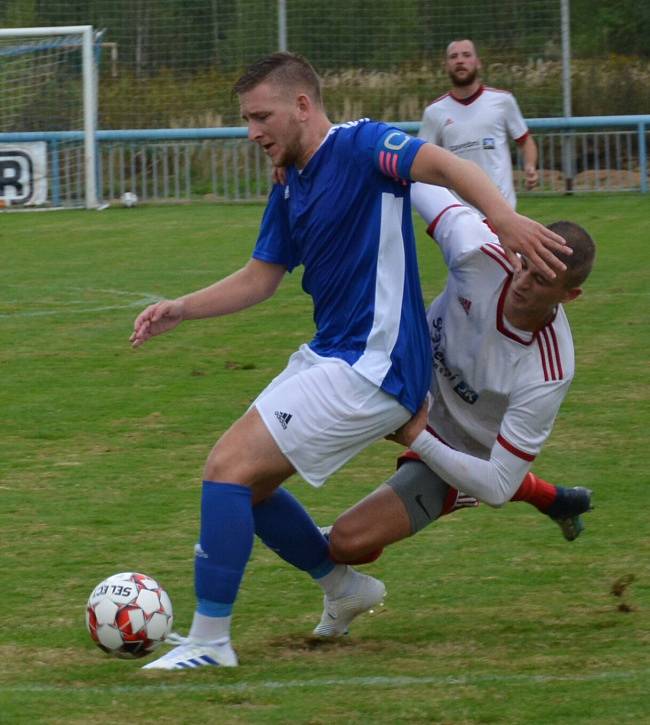 DERBY. Jílové (bílé dresy) doma prohrálo derby s Modrou 1:2.