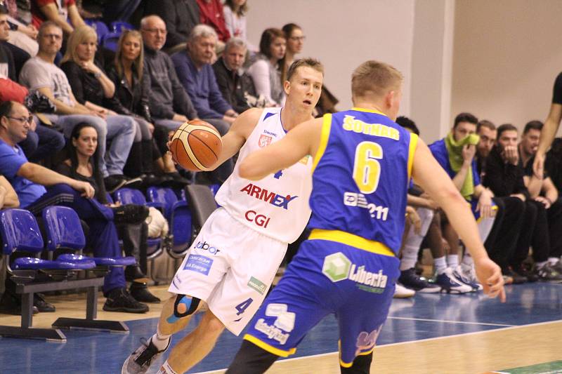 DERBY. Děčínští basketbalisté přivítali Ústí nad Labem.