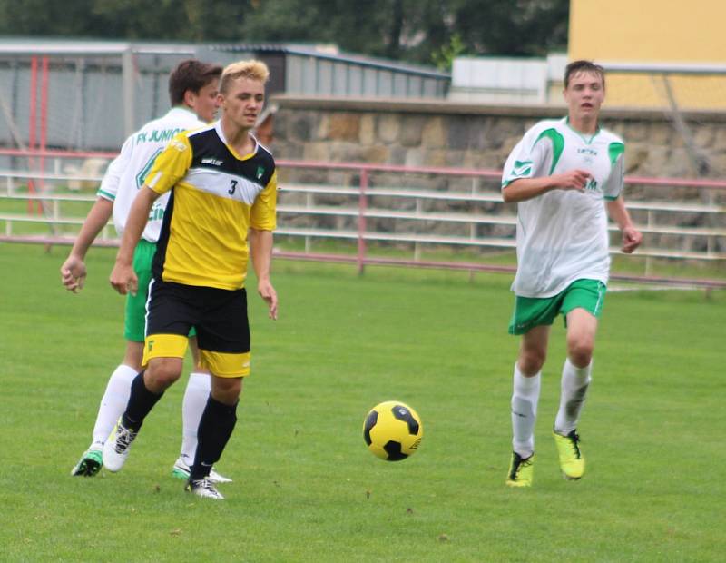 MLADŠÍ DOROSTENCI Junioru Děčín nestačili na Fotbalovou Farmu Roudnice nad Labem.