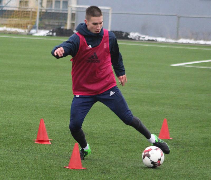 PRVNÍ TRÉNINK. Fotbalisté Varnsdorfu zahájili zimní přípravu na jarní část druhé ligy.