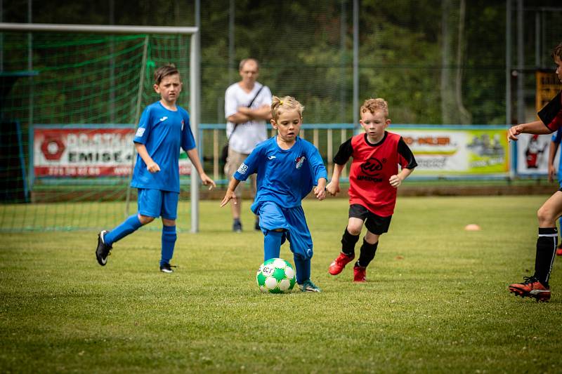 FINÁLE. Ti nejmenší fotbalisté bojovali v Březinách o titul okresního přeborníka.