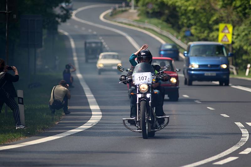 Na Šébru se konaly tradiční závody motoristických veteránů.