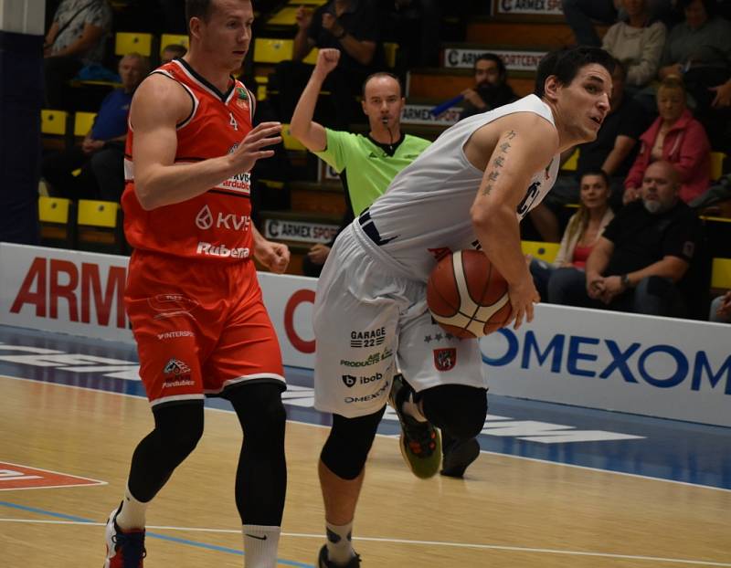 Děčínští basketbalisté doma porazili Pardubice.