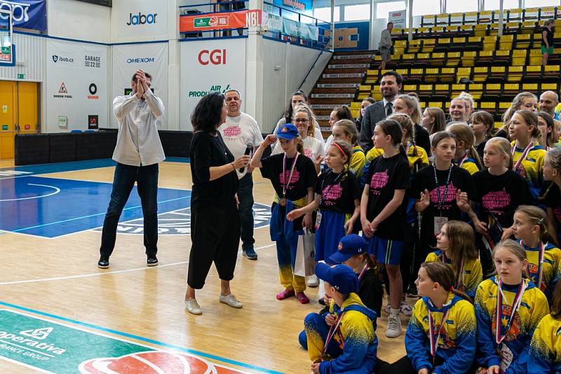 Slavnostní zakončení Vividbooks Národního finále U 11 dívek v basketbalu. Vítězství urvaly dívky z Hradce Králové.