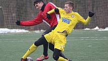 BEZ PŘEKVAPENÍ. Fotbalisté Varnsdorfu (ve žlutém) porazili Nymburk 3:0.