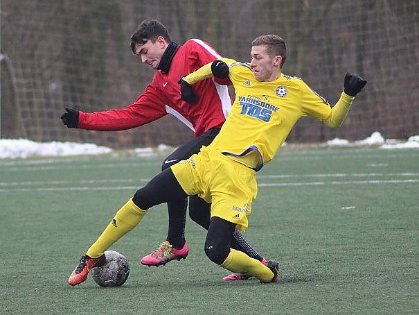 BEZ PŘEKVAPENÍ. Fotbalisté Varnsdorfu (ve žlutém) porazili Nymburk 3:0.