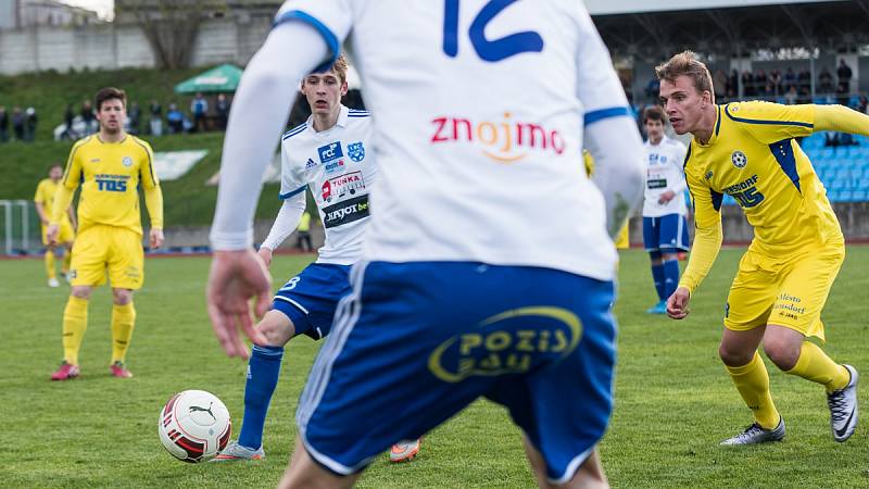 DEBAKL. Varnsdorf (ve žlutém) doma prohrál se Znojmem 0:6!