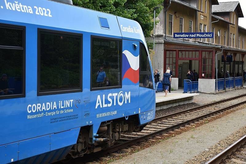 Severem Čech projel vodíkový vlak.