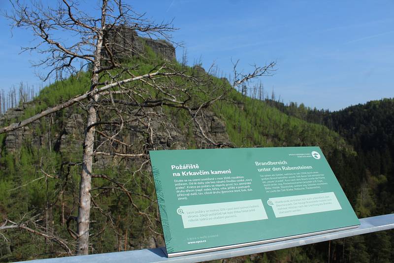 Vášniví turisté zahájili sezonu v národním parku několikakilometrovým výletem.