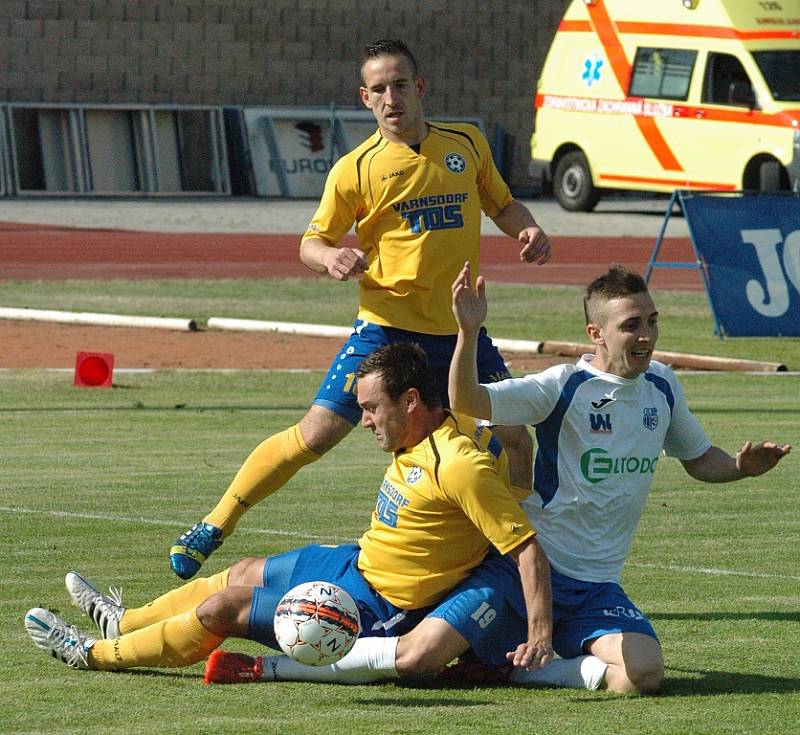 FNL, 30. KOLO. FK Ústí nad Labem (bílé dresy) vs. FK Varnsdorf.