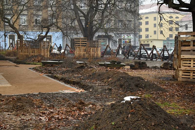 Podmokelská farnost obnovuje park u kostela svatého Františka z Assisi.