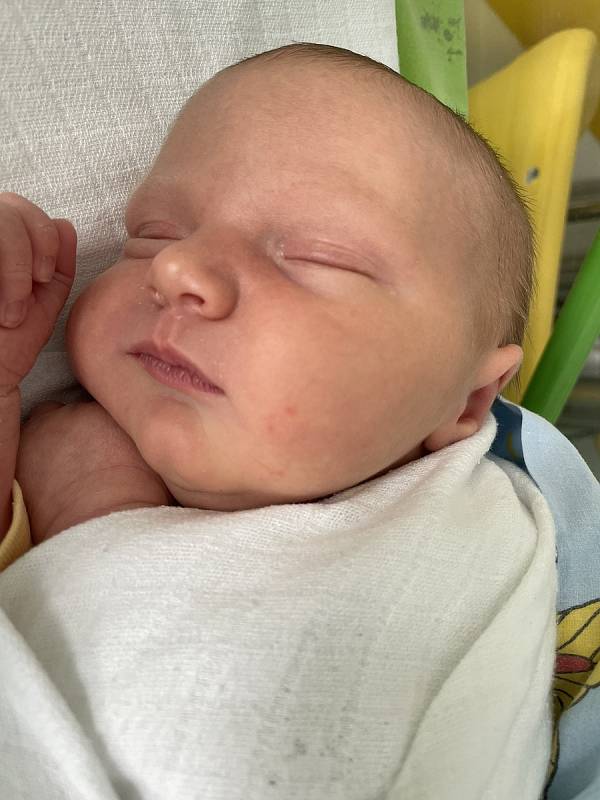 Sebastian Ligoš se narodil mamince Martině Pavlíčkové 13. dubna v 18.28 hodin. Vážil 3,91 kilogramu.