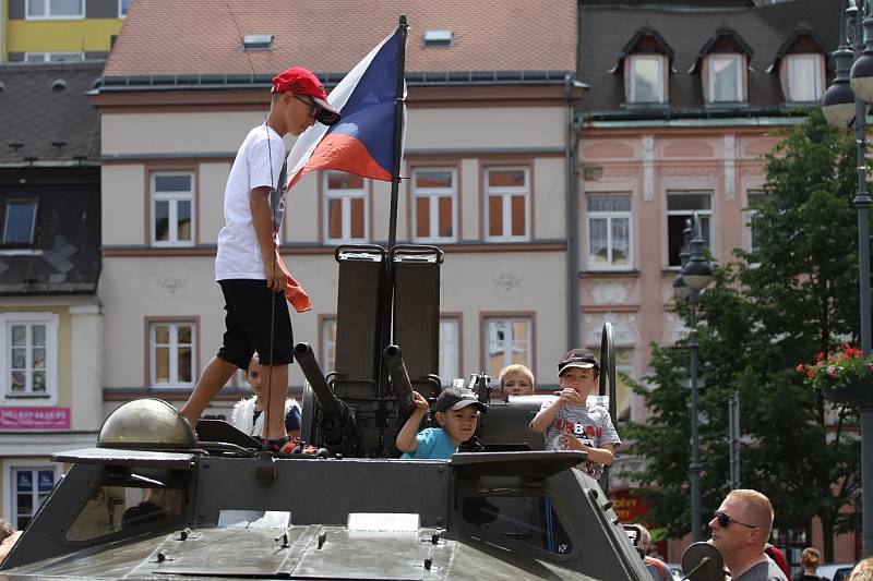 Historická vojenská vozidla v Rumburku.