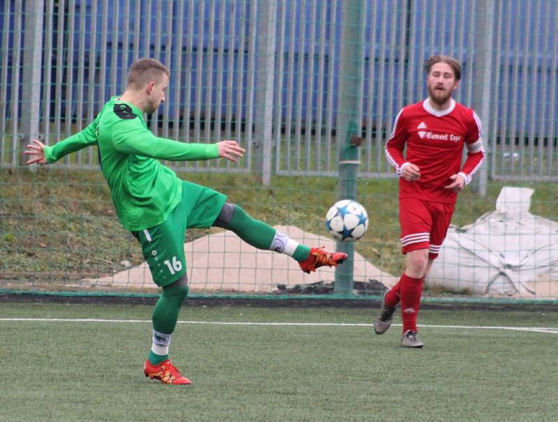 VILÉMOV PADL. Fotbalisté Vilémova (v zeleném) prohráli s Neštěmicemi 1:2.