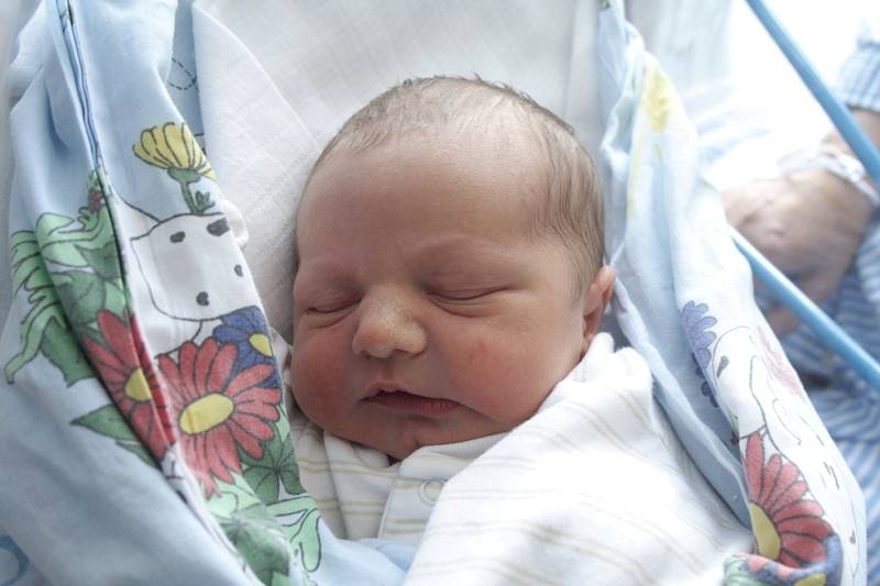 Michaele Nádvorníkové z Děčína se 26. srpna ve 2.35 v děčínské porodnici narodil syn Ondrášek Nádvorník. Měřil 50 cm a vážil 3,25 kg.