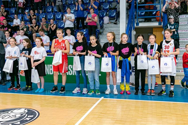 Slavnostní zakončení Vividbooks Národního finále U 11 dívek v basketbalu. Vítězství urvaly dívky z Hradce Králové.