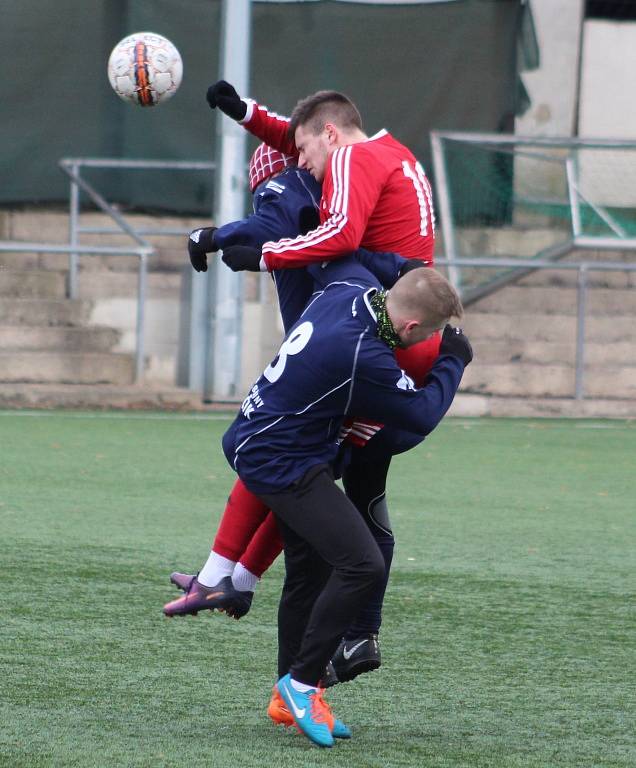 OSM BRANEK padlo v utkání Doksy - Neštěmice. Doksy (v tmavém) nakonec vyhrály 5:3.