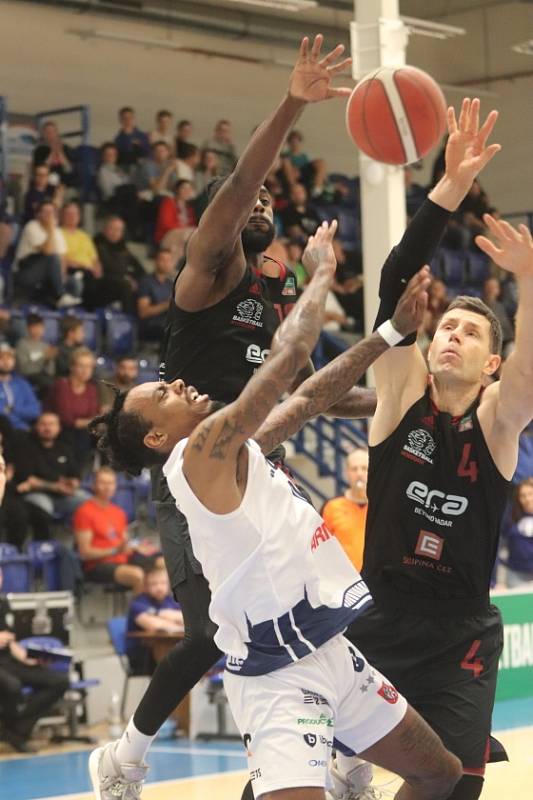 Basketbalisté Děčína slavně porazili Nymburku. Po deseti letech.