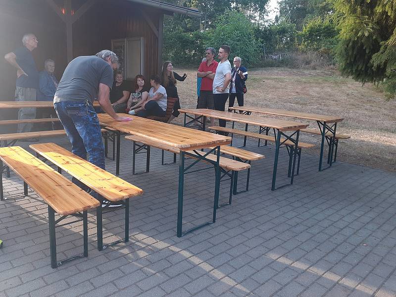 Návrat do svých domovů a chalup oslavili na Mezné po téměř třech týdnech evakuace