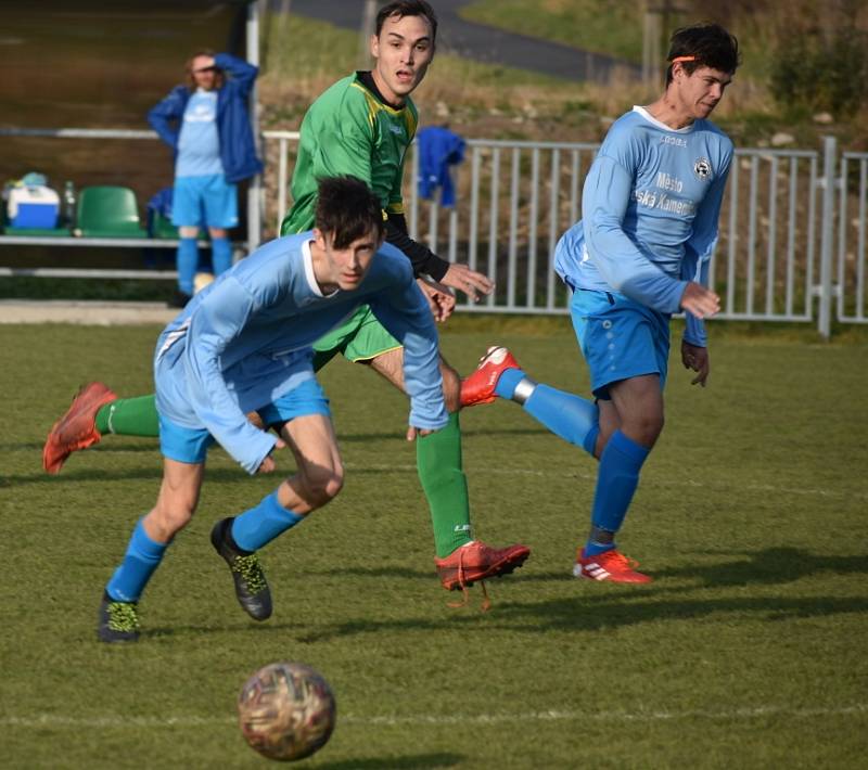 Malšovice B (zelené dresy) v rámci okresní soutěže doma porazily Českou Kamenici B 6:0.