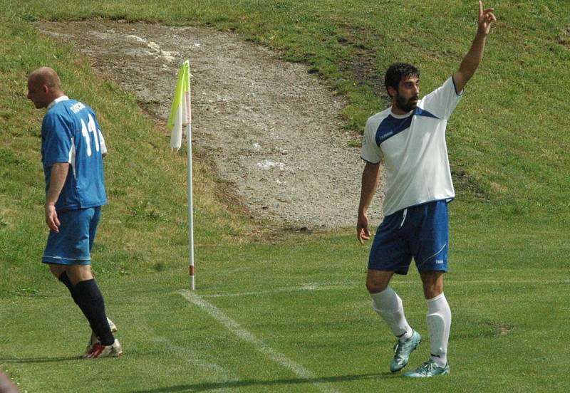 HORNÍ PODLUŽÍ (modré dresy) vyhrálo v Trmicích 2:1.