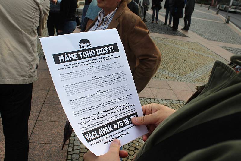 Demonstranty proti Andreji Babišovi přijel do Děčína podpořit Michael Kocáb.