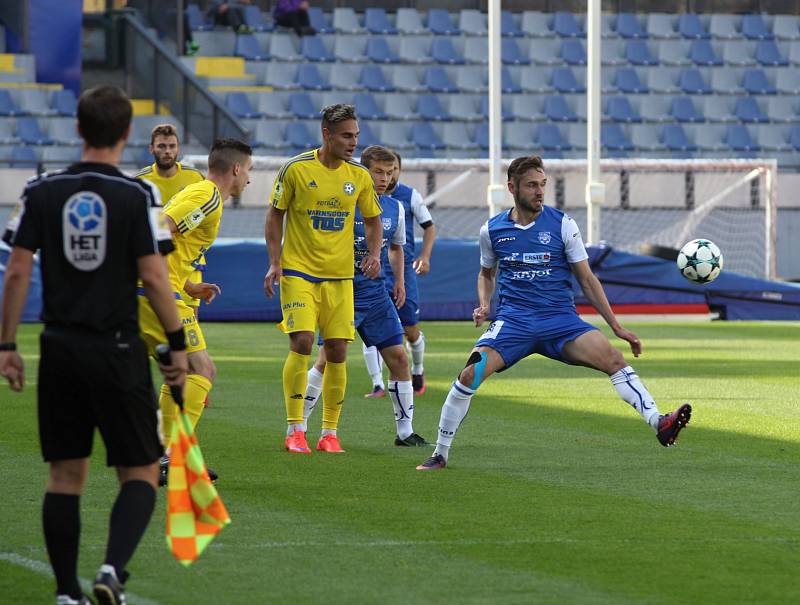 VARNSDORF (ve žlutém) vyhrál ve Znojmě 2:0.