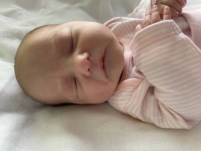 Emma Brettischneiderová se narodila 5. listopadu ve 4.20 hodin mamince Veronice Bruschové. Měřila 42 cm a vážila 2,10 kg.
