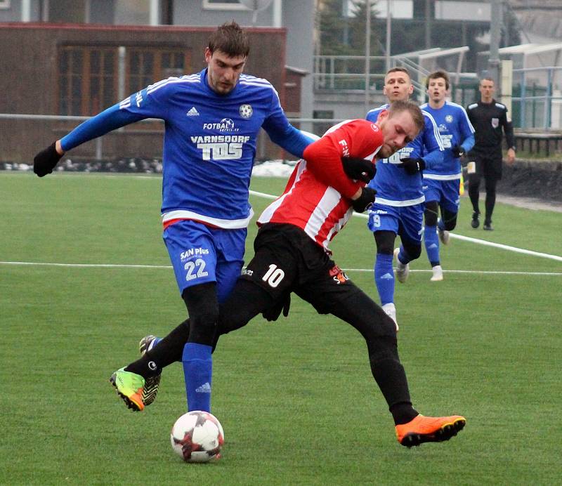 REMÍZA. Varnsdorf (v modrém) hrál s Viktorkou Žižkov 1:1.