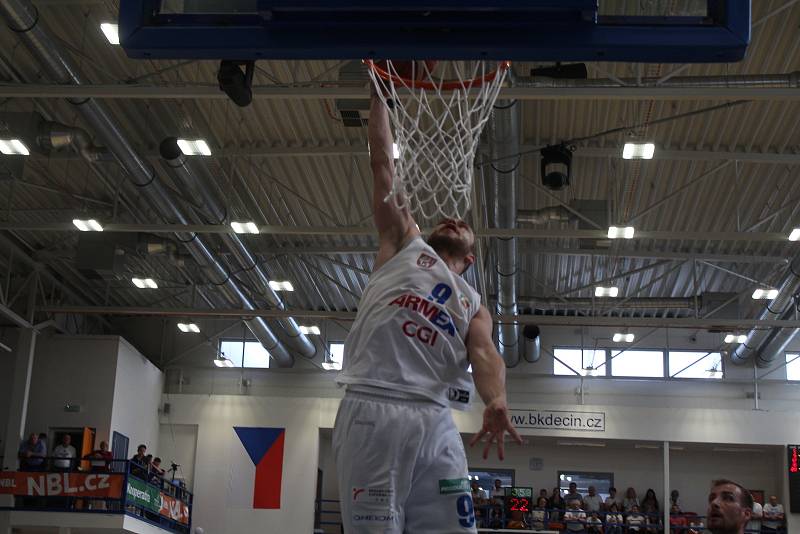 Sport basketbal 3. semifinále Děčín - Svitavy