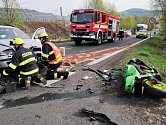 Nehoda osobního auta a motorky ve Varnsdorfu.