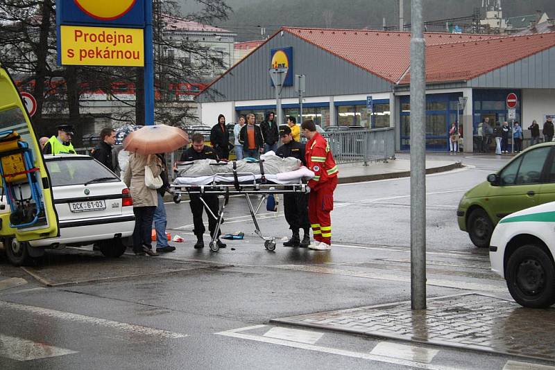 K dopravní nehodě chodce s nákladní Avii došlo v pondělí v dopoledních hodinách v Děčíně.