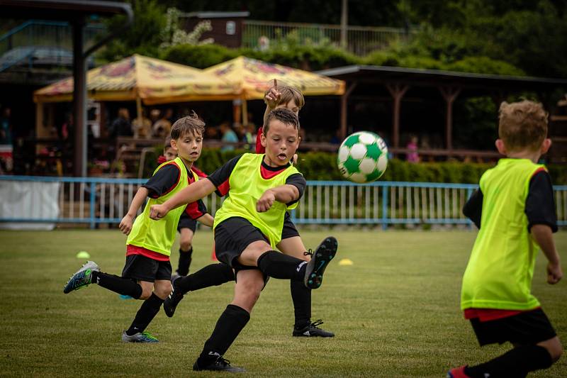 FINÁLE. Ti nejmenší fotbalisté bojovali v Březinách o titul okresního přeborníka.