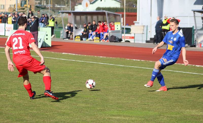 REMÍZA. Varnsdorf (v modrém) hrál s Vítkovicemi 0:0.