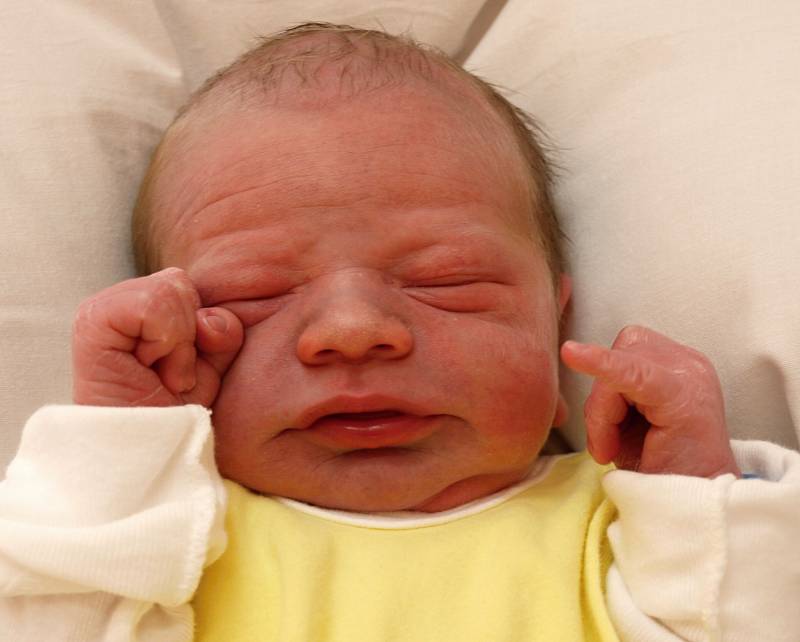 Nicolas Schuldes se narodil Lucii Schuldesové z Varnsdorfu 29.března ve 2.23 v rumburské porodnici. Měřil 49 cm a vážil 3,1 kg.