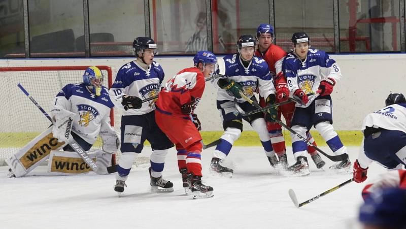 DĚČÍN VIDĚL REPREZENTACI. Česká hokejová reprezentace U 19 nestačila v Děčíně na Finsko a prohrála 1:2.