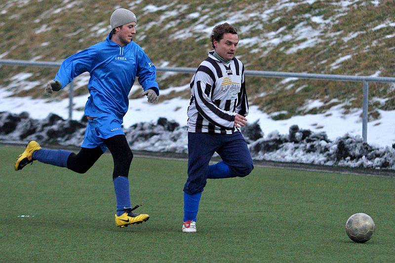 FOTBALISTÉ HORNÍHO Podluží (v prožkouvaném) porazili 8:1 Chřibskou.