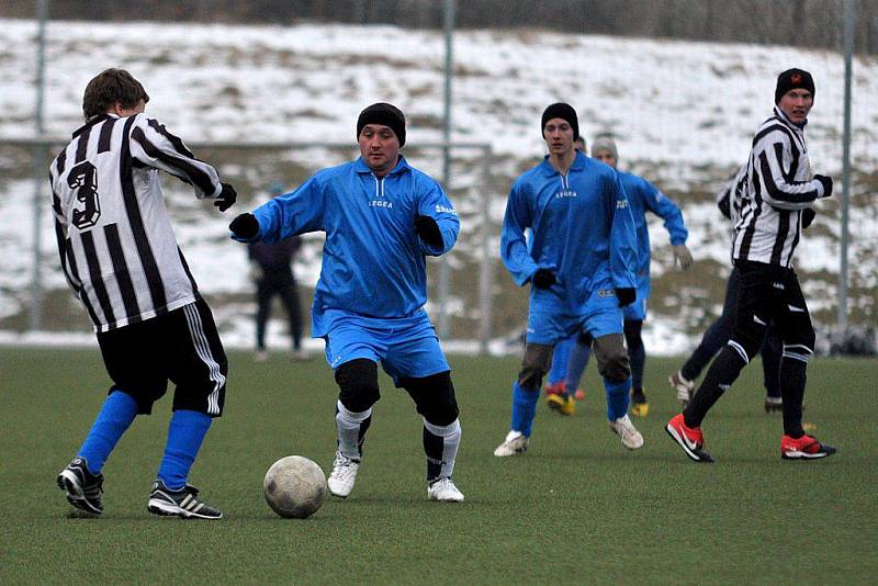 FOTBALISTÉ HORNÍHO Podluží (v prožkouvaném) porazili 8:1 Chřibskou.