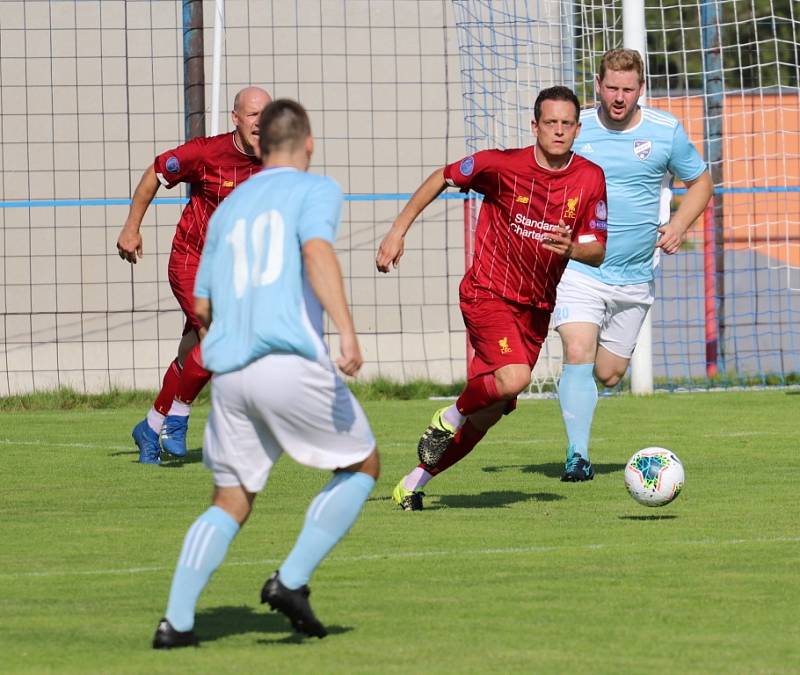 Šluknov (v červeném) v rámci oslav založení klubu porazil 2:1 Skalici.