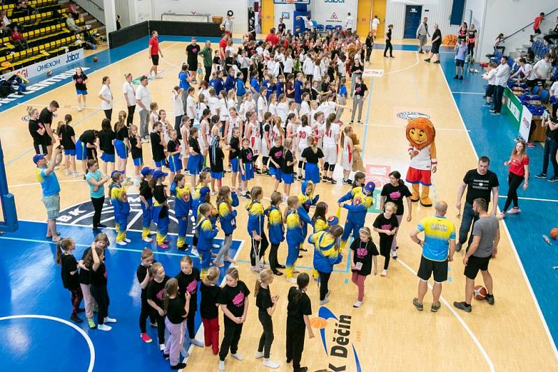 Slavnostní zakončení Vividbooks Národního finále U 11 dívek v basketbalu. Vítězství urvaly dívky z Hradce Králové.