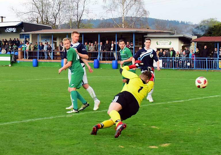 POHODA. Vilémov (tmavé dresy) doma přejel Žatec 6:0.